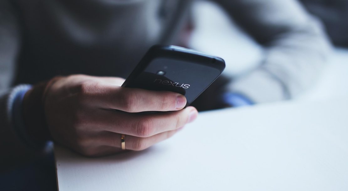 pexels-smartphone-1281632_1280